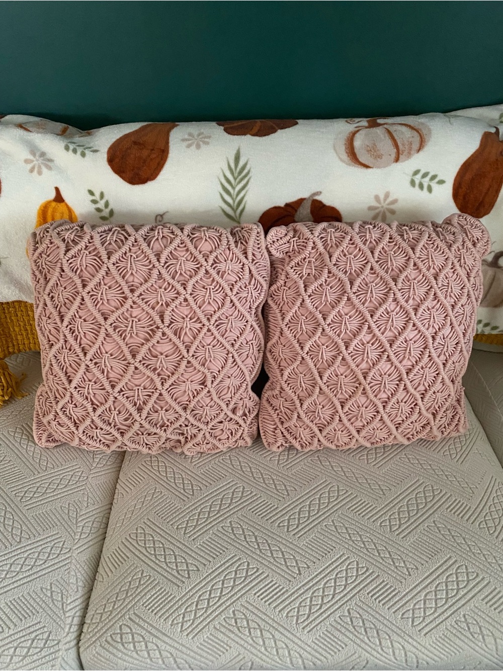 Threshold Lattice Pillow Set